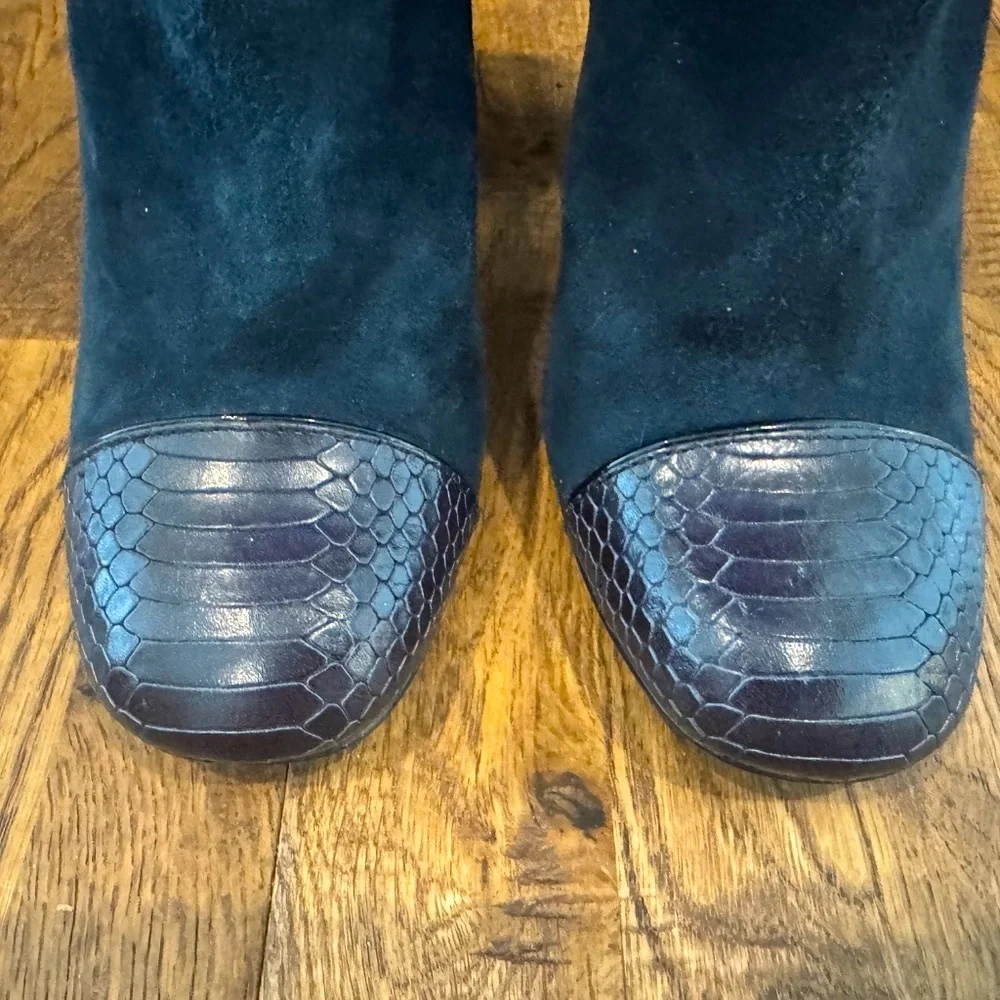 Tory Burch Gracie Suede Navy Ankle‎ Boots Embossed Alligator Leather Size 7.5